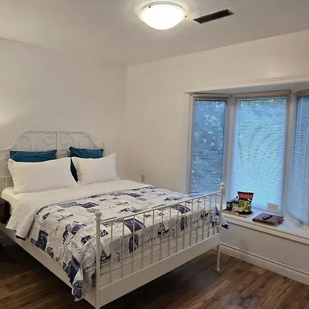Margie Townhome Suites Toronto Room photo