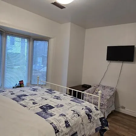 Margie Townhome Suites Toronto Room photo